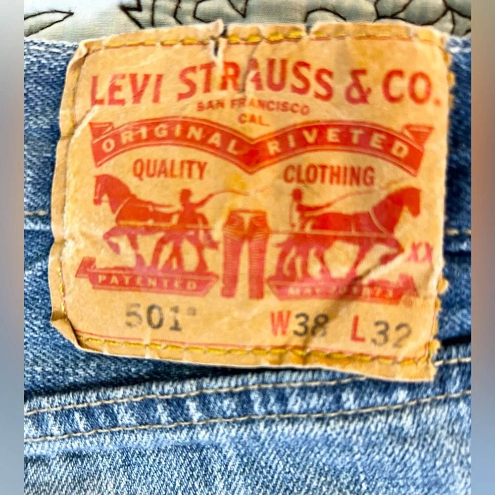 LEVI’S 501 Original Fit Button Fly Medium Wash Jeans Sz 38x32